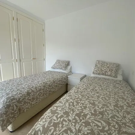 Spacious Family بيت للعطل *